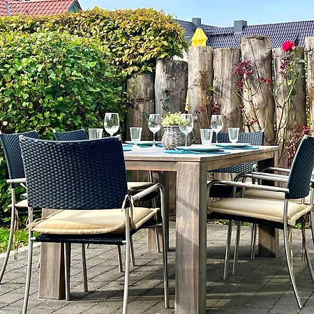 Casa de Férias Lindenstr_ _lille Hus 1_ Zingst